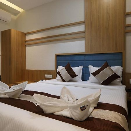 Hotel Decent Unjha Екстер'єр фото