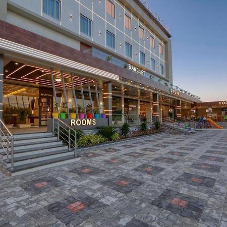 Hotel Decent Unjha Екстер'єр фото