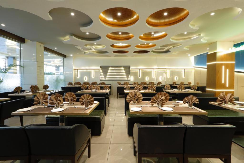 Hotel Decent Unjha Екстер'єр фото