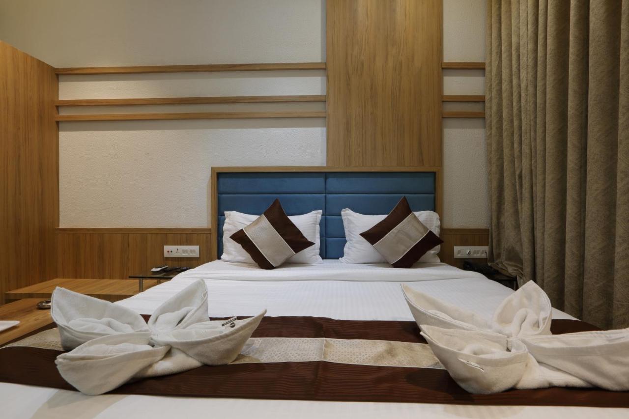 Hotel Decent Unjha Екстер'єр фото